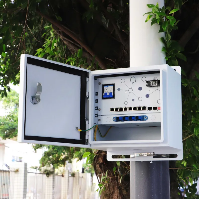 Extralink Atlas Zewnętrzny switch PoE 8x RJ45 1000Mb/s PoE, 2x SFP, 120W, aktywne chłodzenie