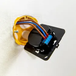 SHELLY WALL DISPLAY BLACK + BLU H&T BLACK