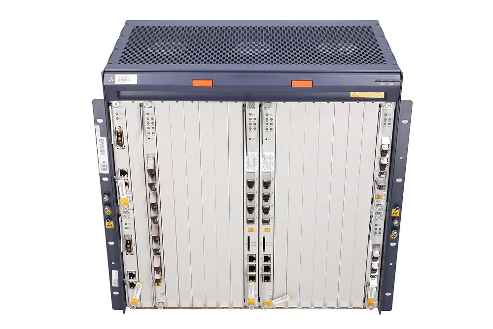 C300 | OLT | EPON, 2x SCXM, 2x tarjeta de alimentación, 2x GUFQ, 1x ETGO 6