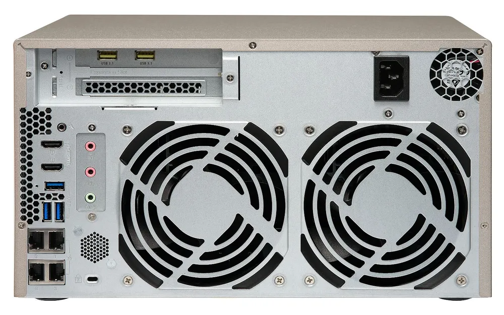QNAP TVS-873-64G Ilość zainstalowanych dysków0