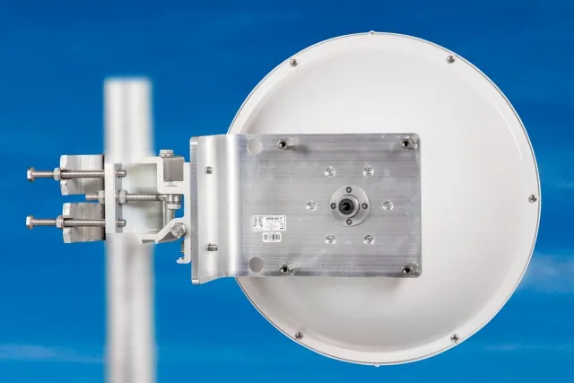 Jirous JRMD-400 10/11 | Antena parabólica | 10,1 - 11,7 GHz, 30 dBi, dedicada a Mimosa B11 Typ antenyKierunkowa