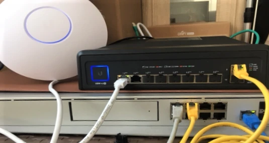 interruptor de ponto de acesso unifi udm usw industrial