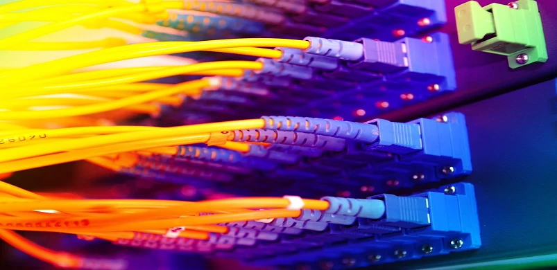 A primeira transmissão bem sucedida do mundo de 1 Petabit por segundo usando fibra mono-core multimodo