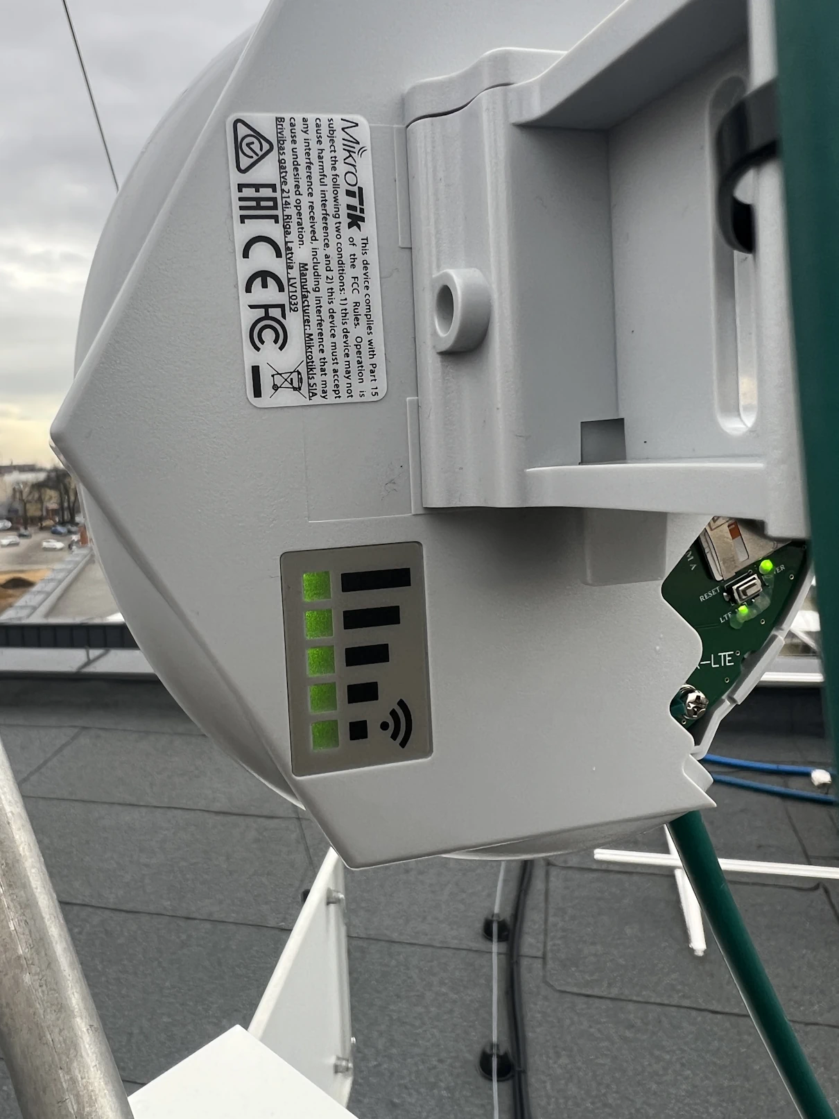 MikroTik SXT LTE6 kit