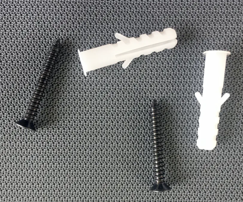 Śruby wraz z kołkami