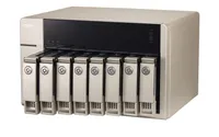 QNAP TVS-863+-8G (TVS-863PLUS-8G) Seria procesoraAMD Quad-Core