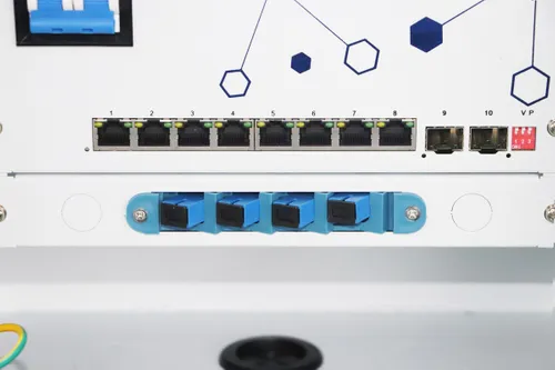 Extralink Atlas | Dış Mekan PoE anahtarı | 8x RJ45 1000Mbps PoE, 2x SFP, 120W, aktif soğutma Głębokość produktu180