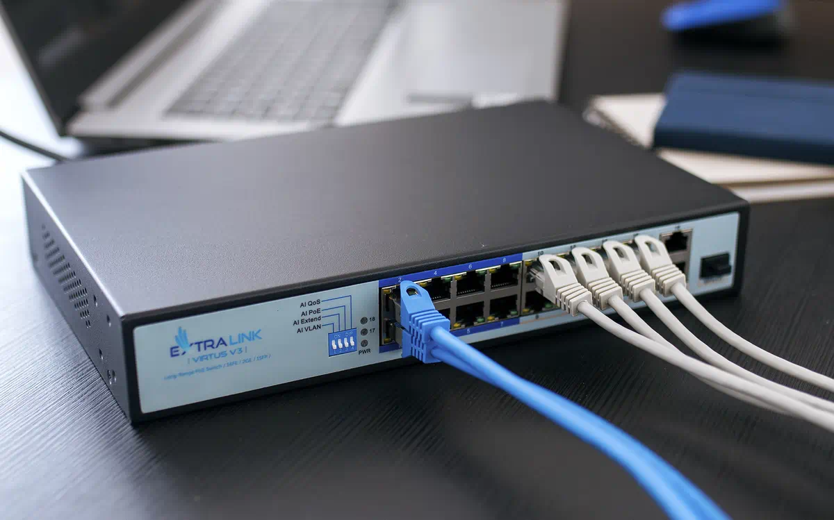 Virtus v3 16 fast ethernet poe 1x combo 2x Gbps ports