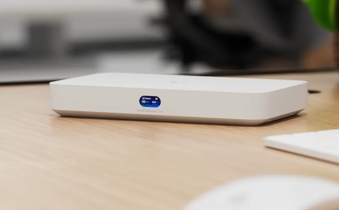 UBIQUITI UCG-FIBER DESKTOP 10G CLOUD GATEWAY, 4-PORT 2.5 GBE SWITCH