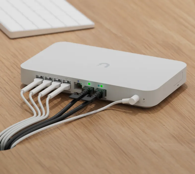 UBIQUITI UCG-FIBER DESKTOP 10G CLOUD GATEWAY, 4-PORT 2.5 GBE SWITCH