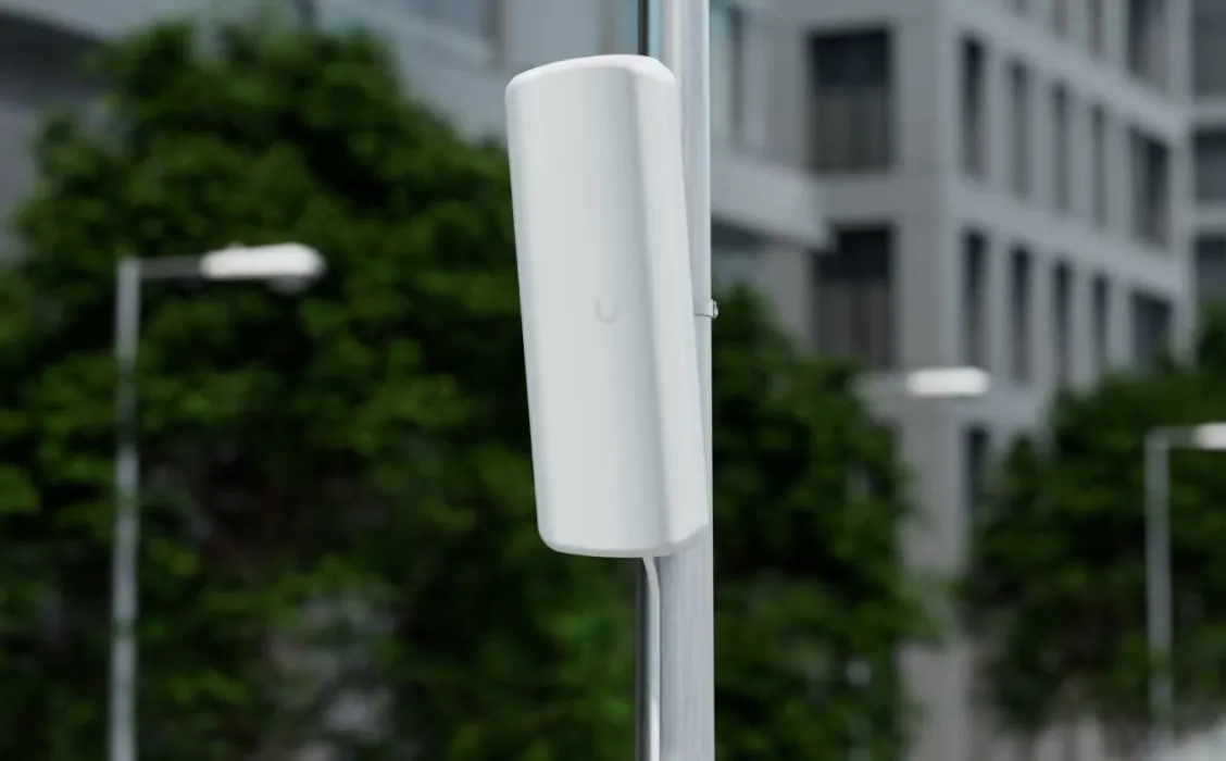 UBIQUITI UDB-PRO-SECTOR 5 GHZ POINT-TO-MULTIPOINT ACCESS POINT, 5+ KM DISTANCE